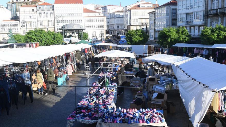 La feria de Todos los Santos de Betanzos recupera el tirón | CARLOS PARDELLAS