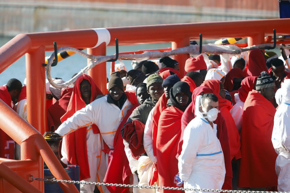 Llegan al puerto de Málaga, 72 inmigrantes ...