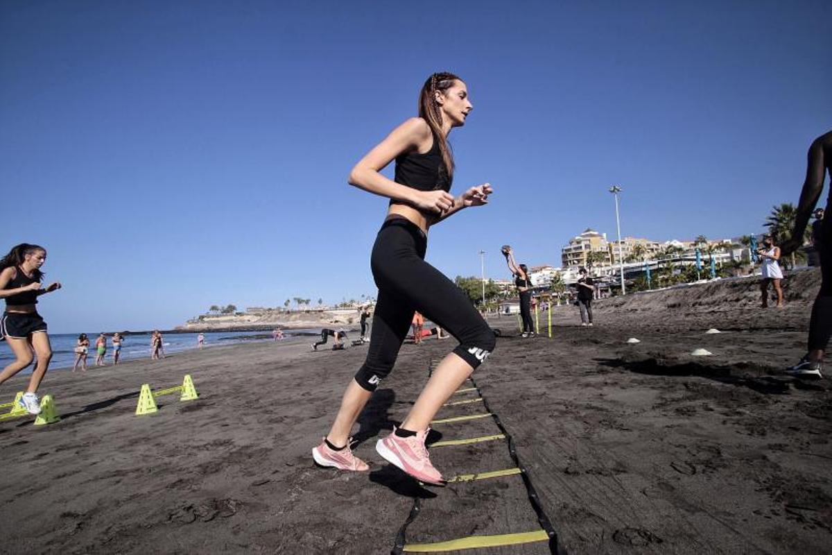Las candidatas a Miss Universo España realizan actividades en la playa de Fañabé Las candidatas a Miss Universo España realizan actividades en la playa de Fañabé