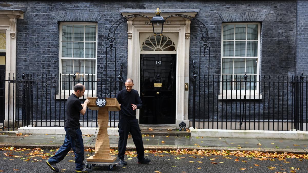 El exterior de Downing Street, antes de la comparecencia de Liz Truss.