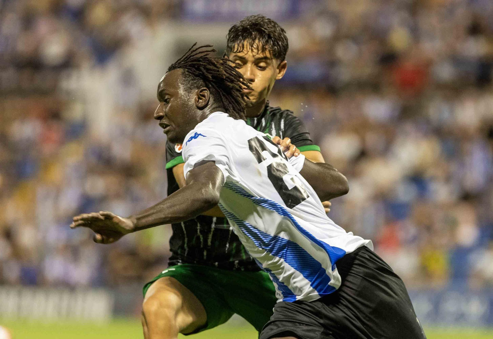 El Hércules se impone 2-0 al Elche en un derbi de nivel en el Rico Pérez