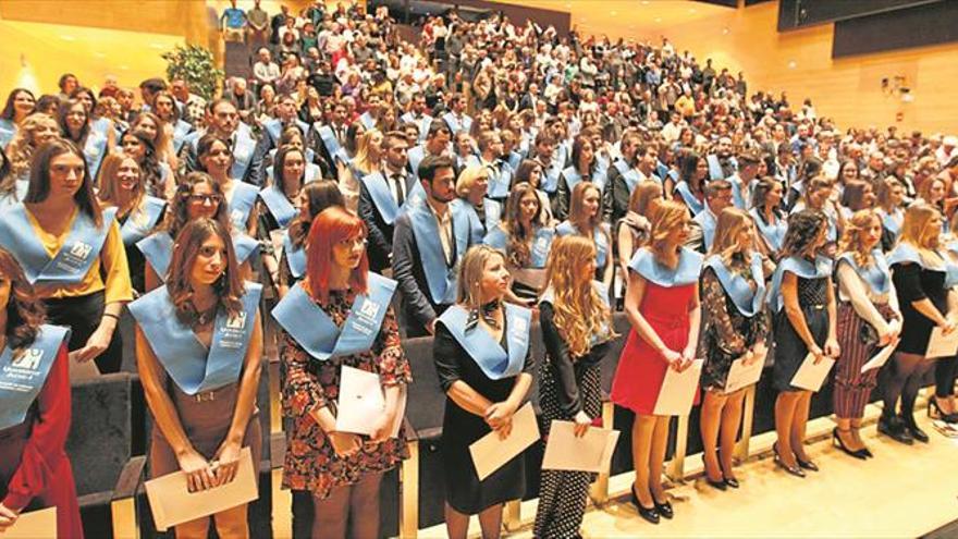 La Universitat Jaume I celebra las graduaciones de más de 600 alumnos