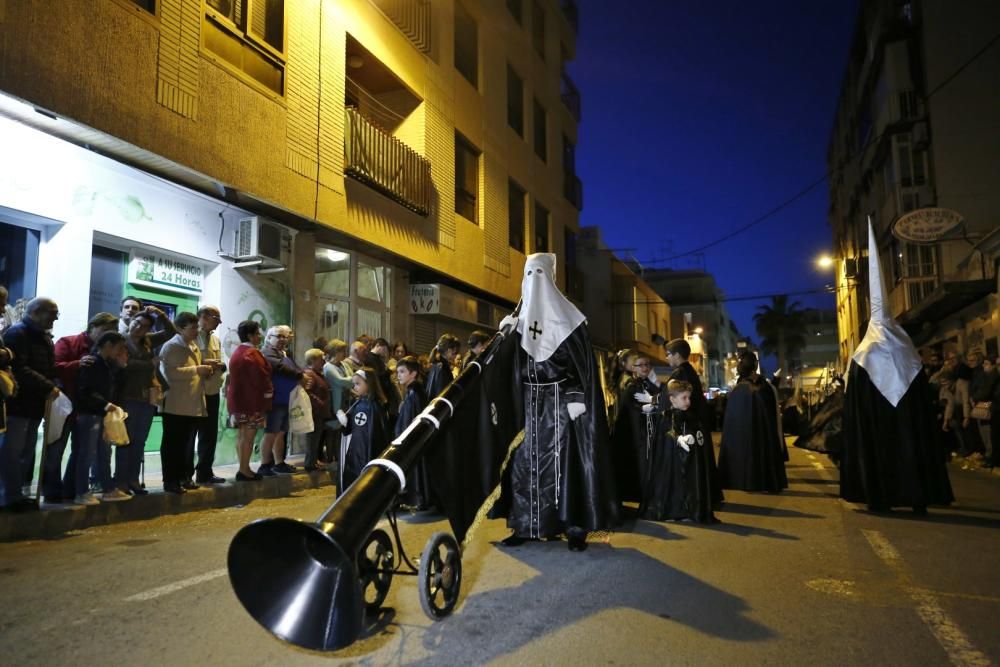 Domingo de Ramos: Procesión de Las Mantillas en Torrevieja con Nuestra Señora de La Esperanza y de La Paz