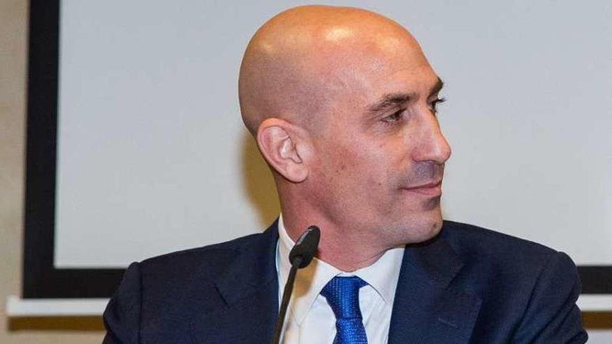 Luis Rubiales, tras presentar su dimisión como presidente de la AFE.