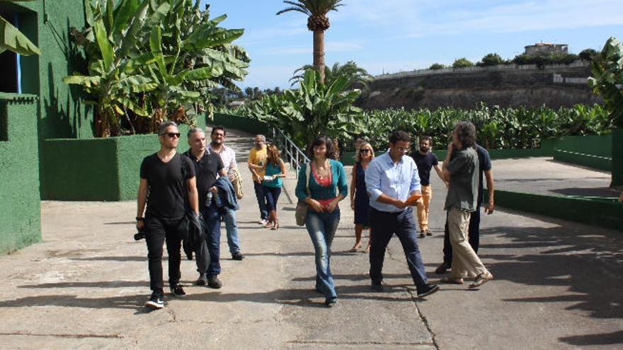 Un grupo de diferentes productoras durante una visita a la finca Los Palmitos.