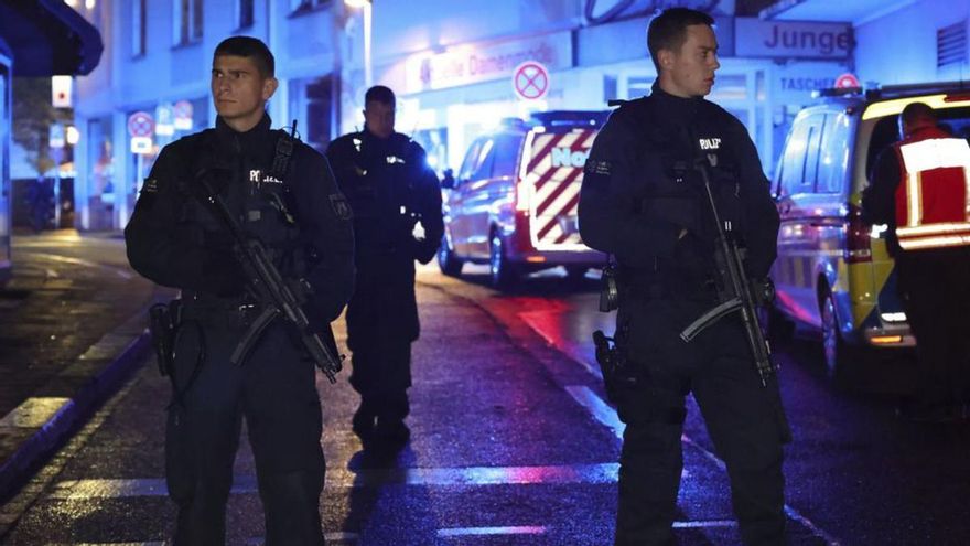 S&#039;entrega a la policia alemanya un sirià de 26 anys, presumpte autor de l&#039;atemptat a ganivetades reivindicat per Estat Islàmic