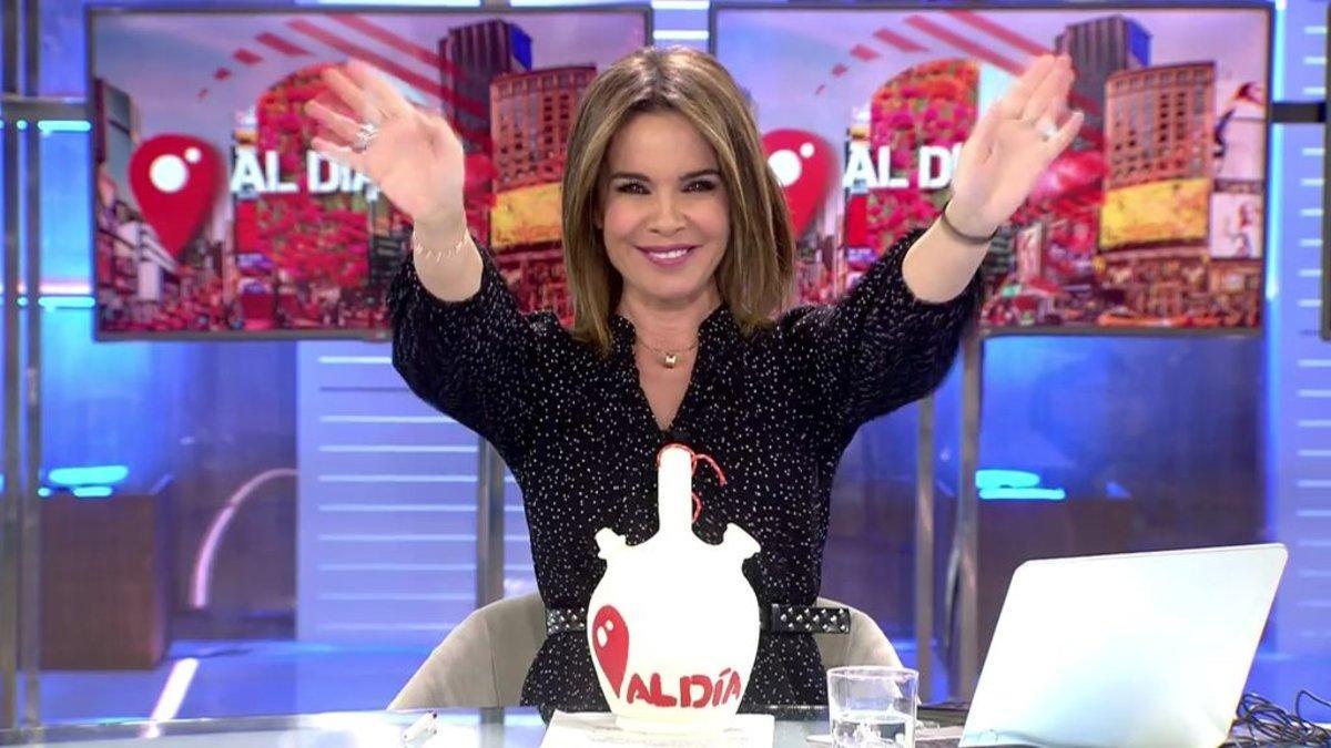 Carme Chaparro despidiéndose de los espectadores de 'Cuatro al día'