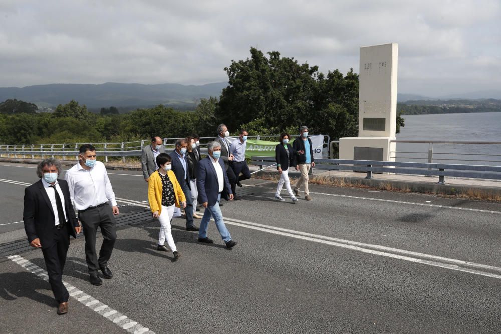 Los alcaldes de los concellos de la ribera del Miño exigen que se abran las fronteras / J. Lores