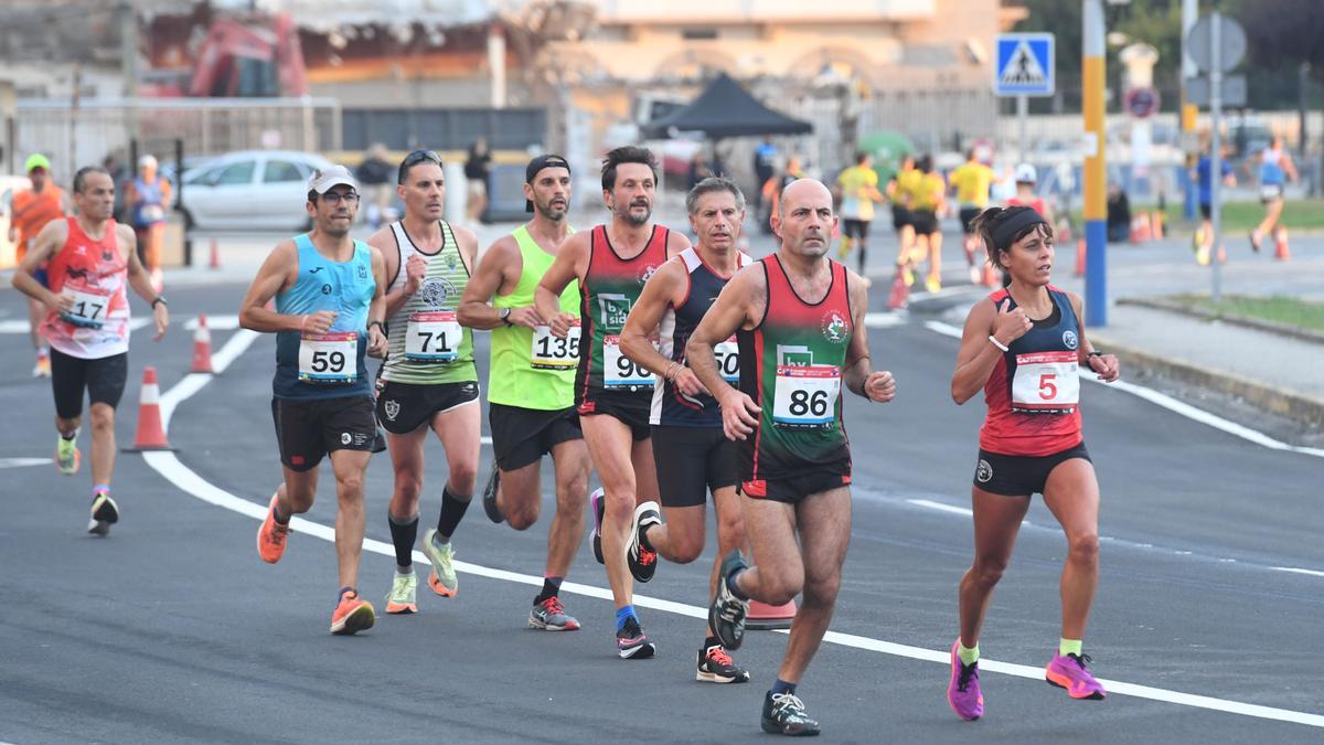 Atletas en el maratón Coruña42 en 2022.