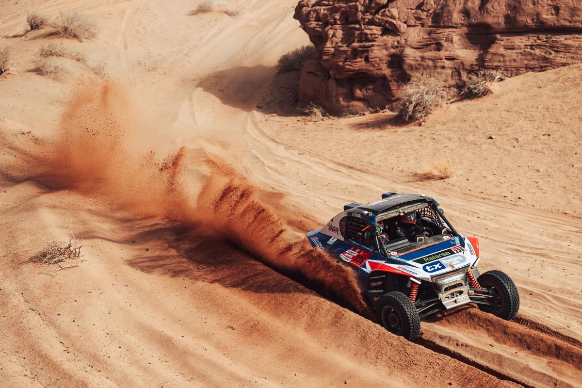 El piloto español Pau Navarro Ferrer asciende a la tercera plaza de la clasificación general de la categoría Challenger en el Rally Dakar 2026 tras acabar tercero la tercera etapa de carrera. EFE/ Jiri Simecek/Comunicación Pau Navarro/SOLO USO EDITORIAL/SOLO DISPONIBLE PARA ILUSTRAR LA NOTICIA QUE ACOMPAÑA (CRÉDITO OBLIGATORIO)