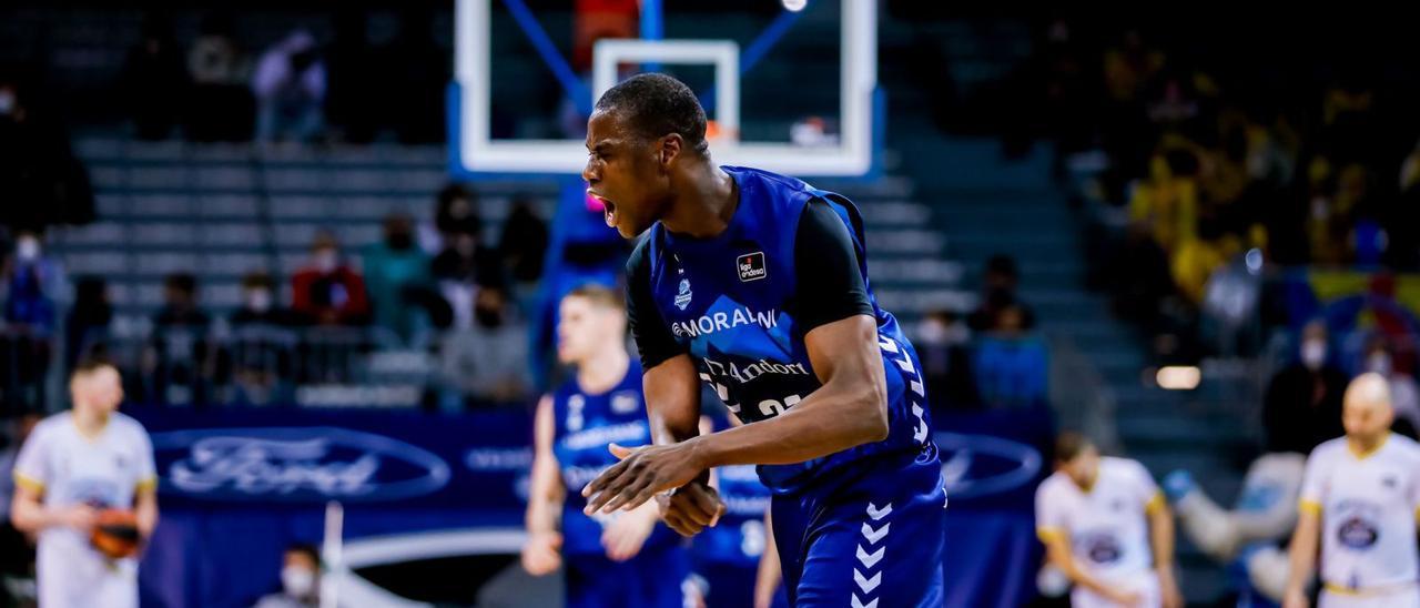 Moussa Diagné celebra una canasta en el Andorra-Obradoiro del pasado curso.