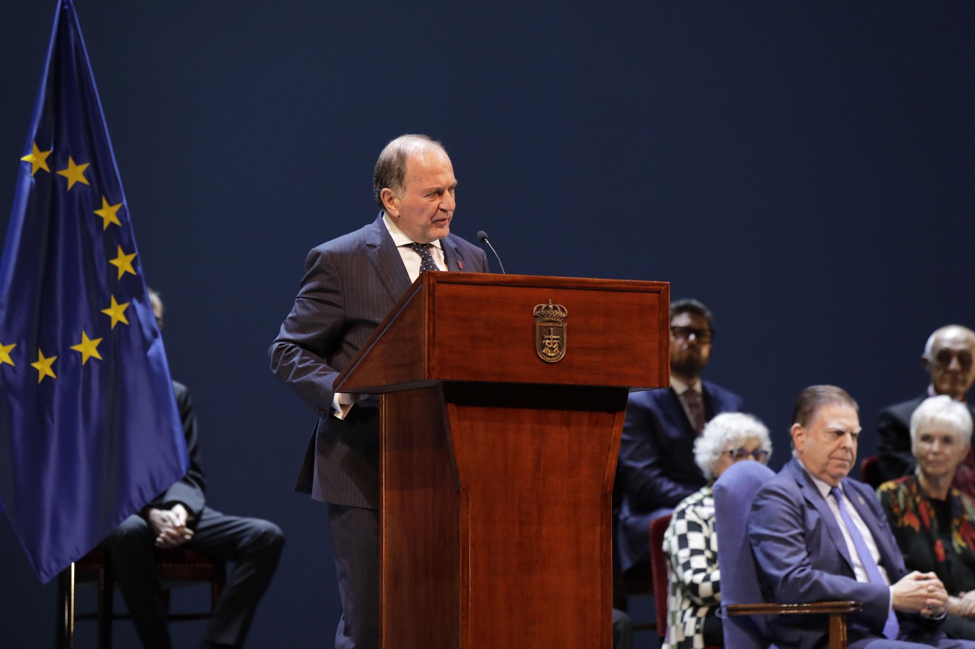 Entrega de la Medalla de Oro de la ciudad a la Fundación Ópera de Oviedo