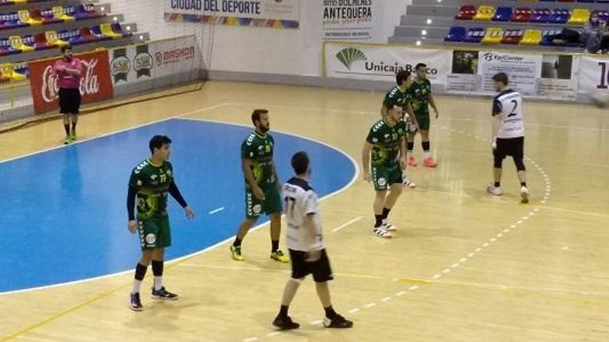 Victoria del BM Iberoquinoa Antequera ante el Zarautz en un partido muy peleado (25 – 21)