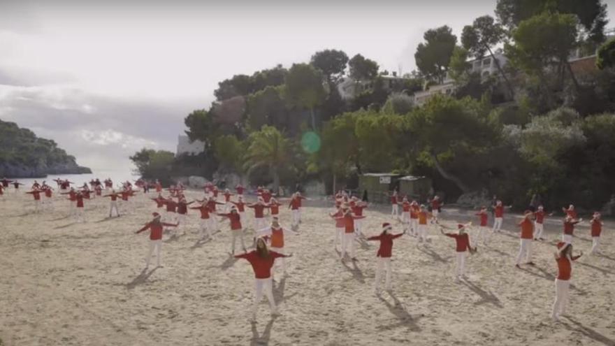&quot;Mallorca tanzt&quot; am Strand von Santanyí.