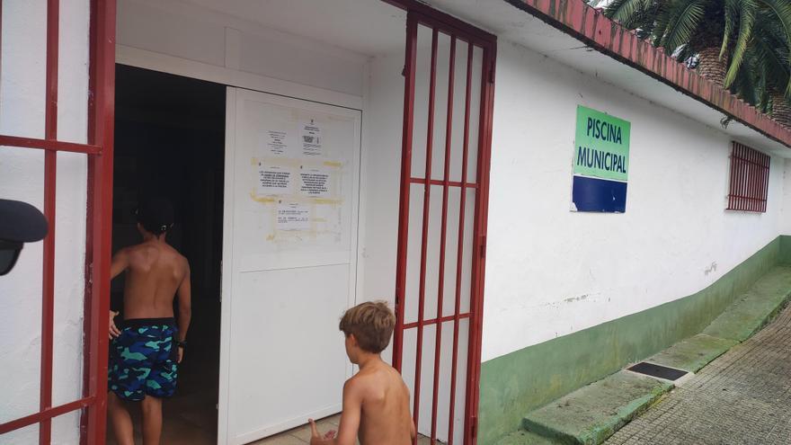 Cuenta atrás para darse el primer chapuzón en Salas: fecha de apertura, horarios, cursos y precios de la piscina municipal