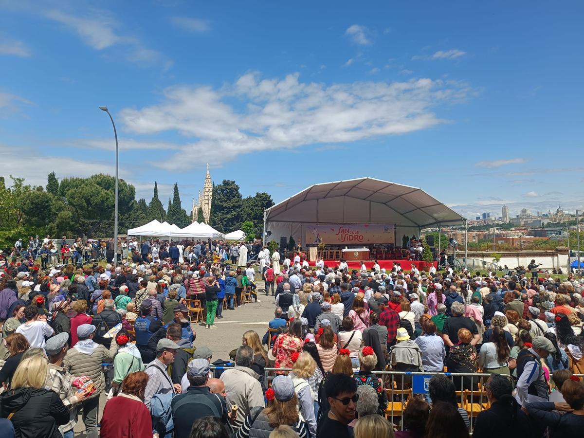 La pradera de San Isidro llena de gente el 15 de mayo, día del patrón.