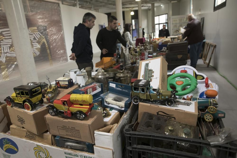 Feria de Antigüedades en La Corredoria, en Oviedo