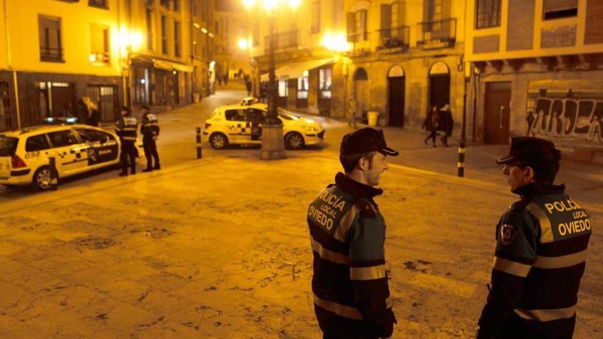 Dispositivo policial contra el &quot;botellón&quot; en la plaza del Sol.