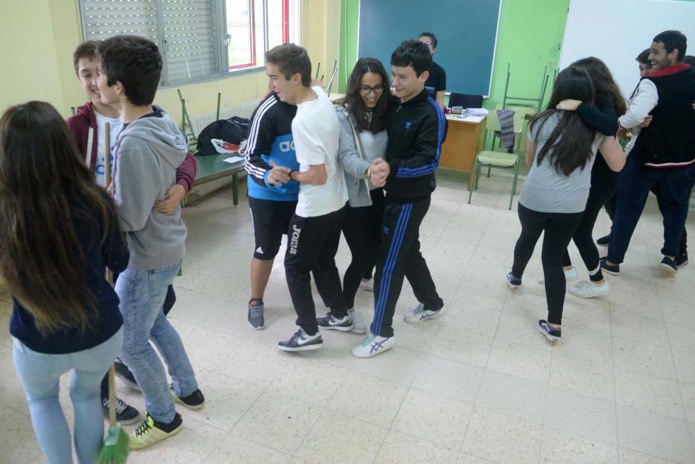 Danza y abalorios en el CEIP Marcelino García