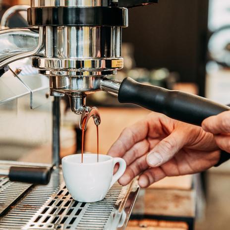 La cafetera de Cecotec que vende más de 3 mil unidades al mes es una de las mejores según la OCU