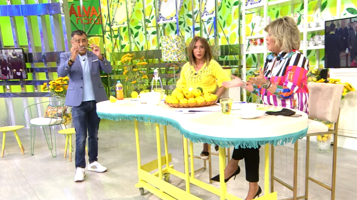 Jorge Javier sorprèn al presentar ‘Sálvame’ amb la cara inflada: «M’he aixecat així» Jorge Javier sorprèn al presentar ‘Sálvame’ amb la cara inflada: «M’he aixecat així»