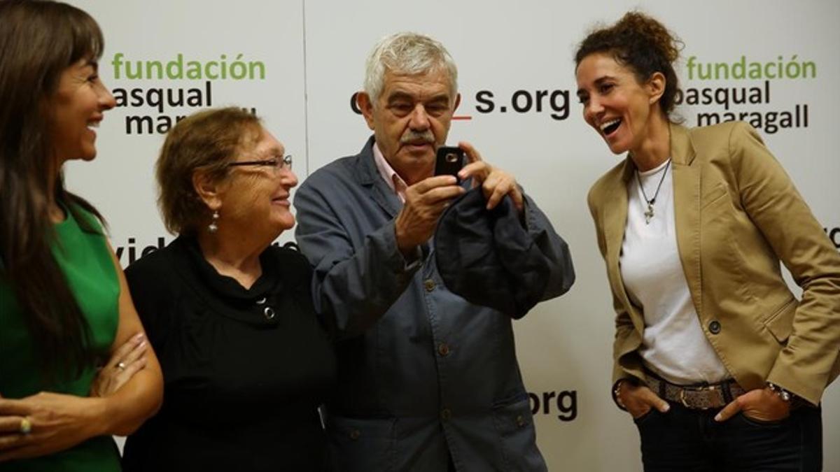 Pasqual Maragall y Diana Garrigosa, durante la presentación de la campaña de la Fundació Pasqual Maragall para recaudar fondos contra el alzhéimer.