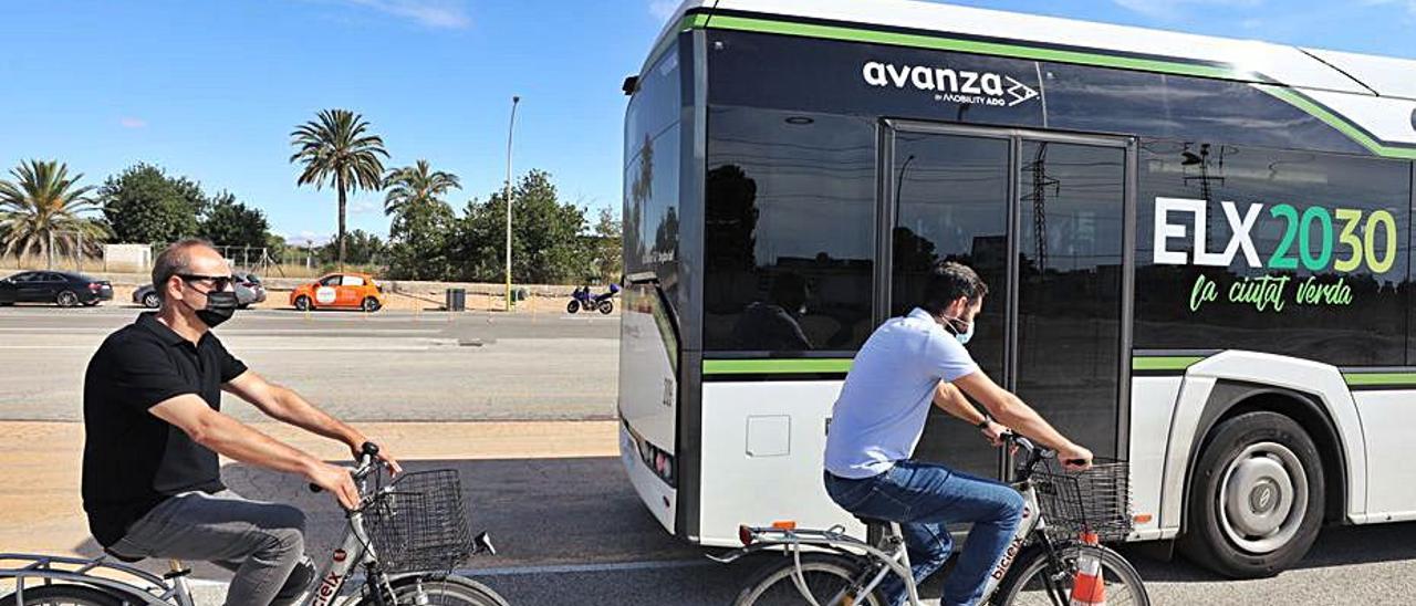 El autobús urbano en una campaña de concienciación. |