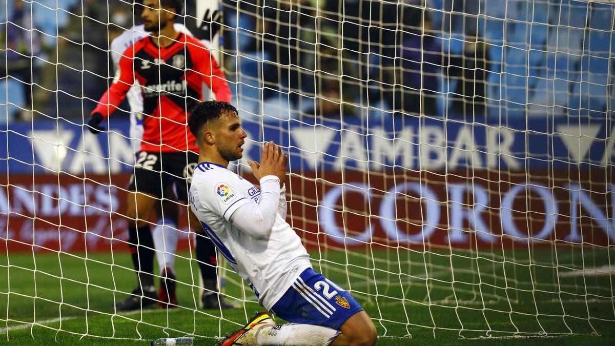 Álvaro Giménez se lamenta en un momento del partido ante el Tenerife que cerró la primera vuelta.