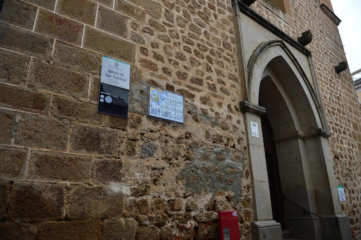 Fotogalería | El poeta Gabriel y Galán se casó en este iglesia de Plasencia y recibirá un homenaje