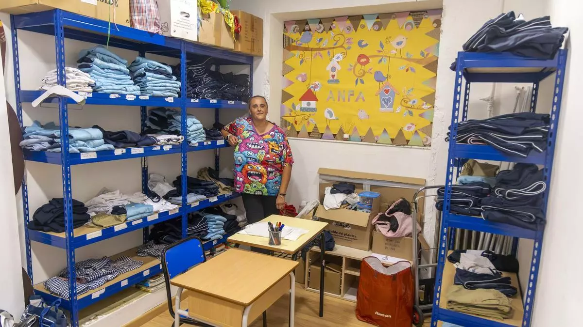 Reciclaje de uniformes en el Colegio La Salle de Santiago: «Buscamos darlles unha segunda vida»