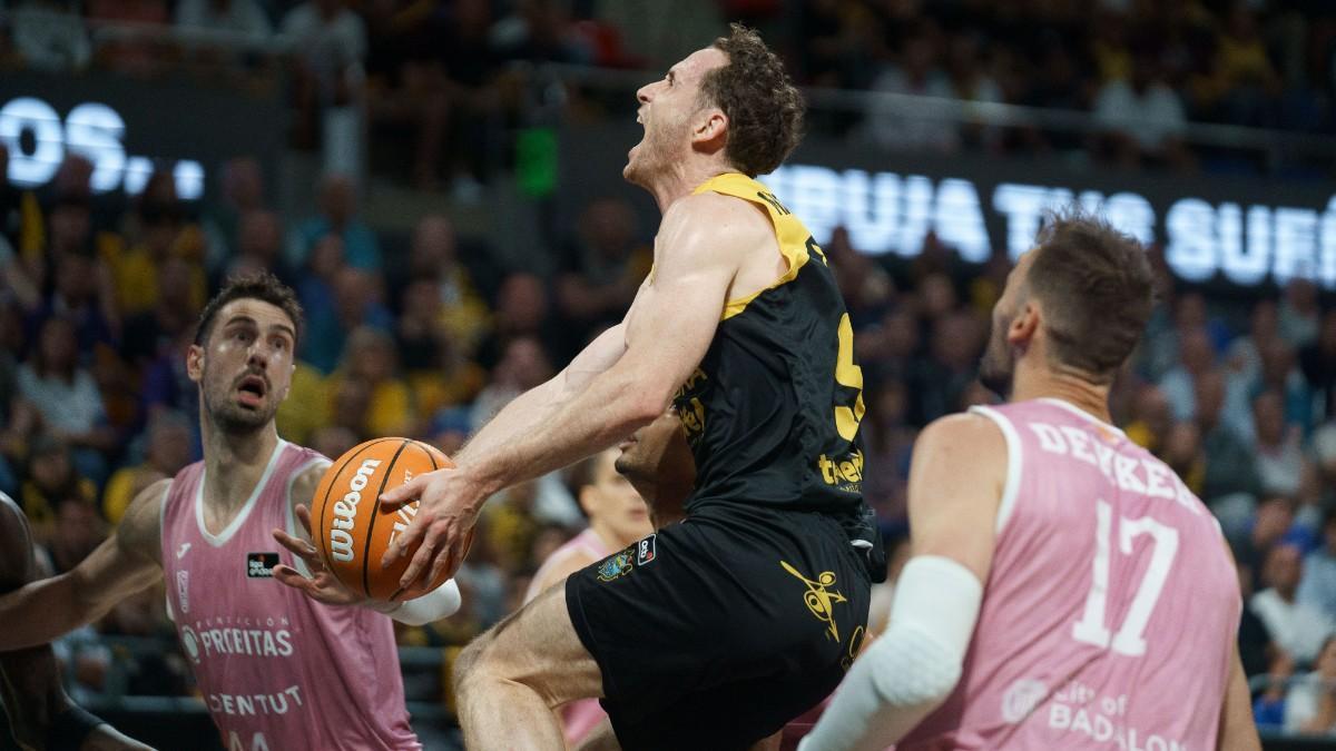 Marcelinho Huertas firmó un gran partido ante el Joventut