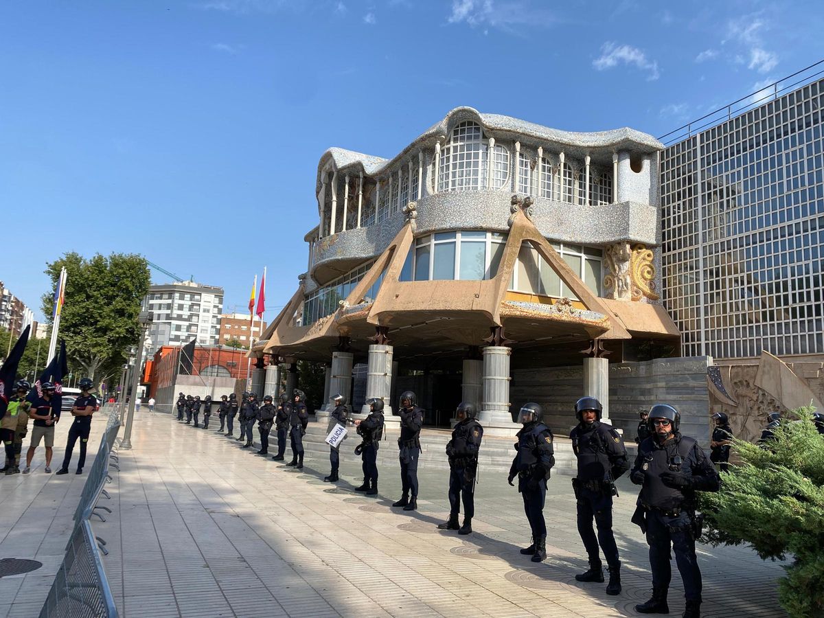 Policía a las puertas de la Asamblea, este miércoles