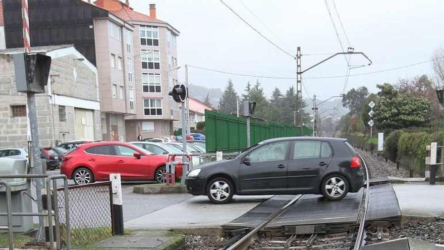 Paso a nivel en el barrio de Peliquín. // Iñaki Osorio