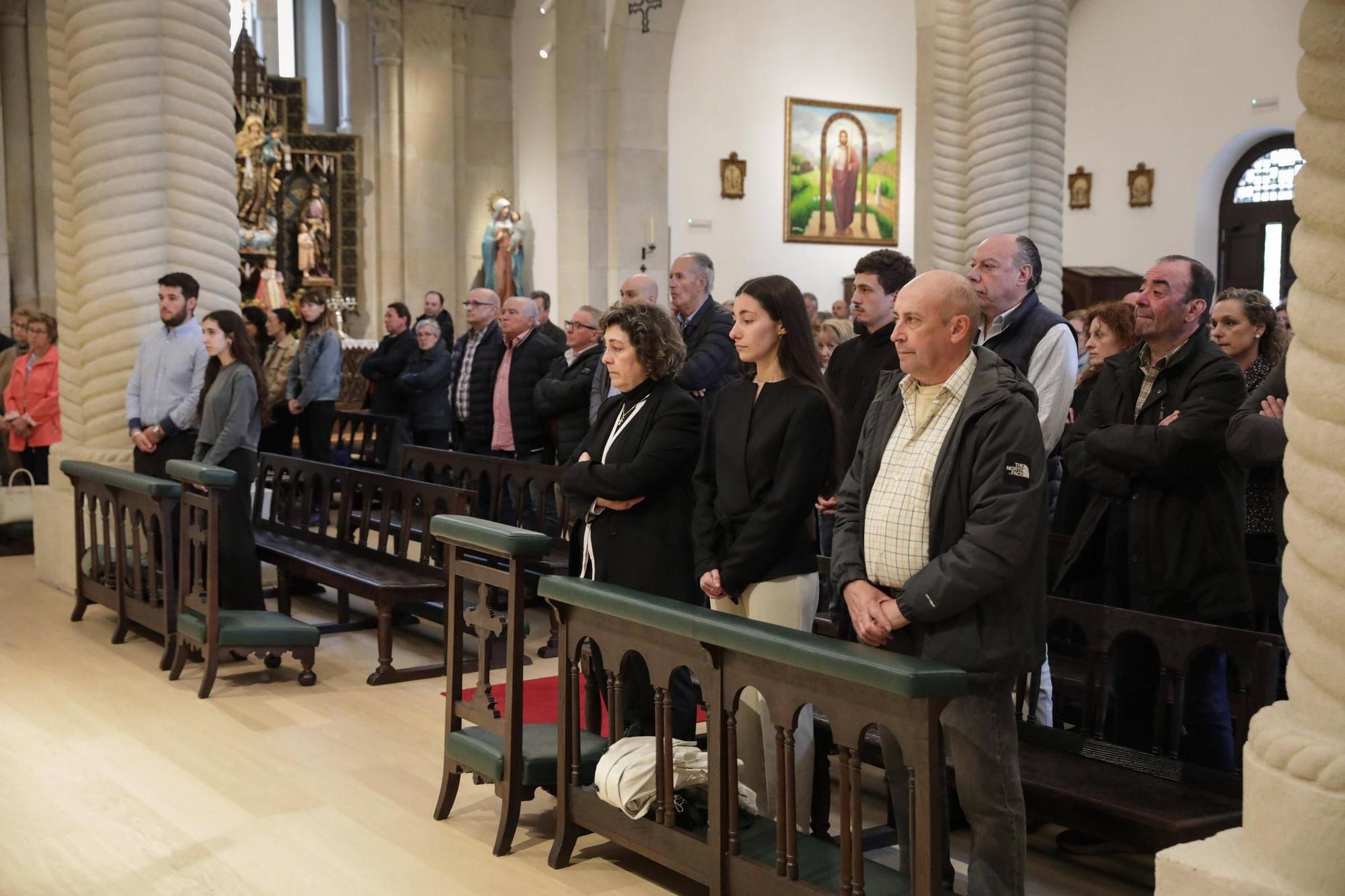 El funeral por Santiago Rivero en Somió, en imágenes