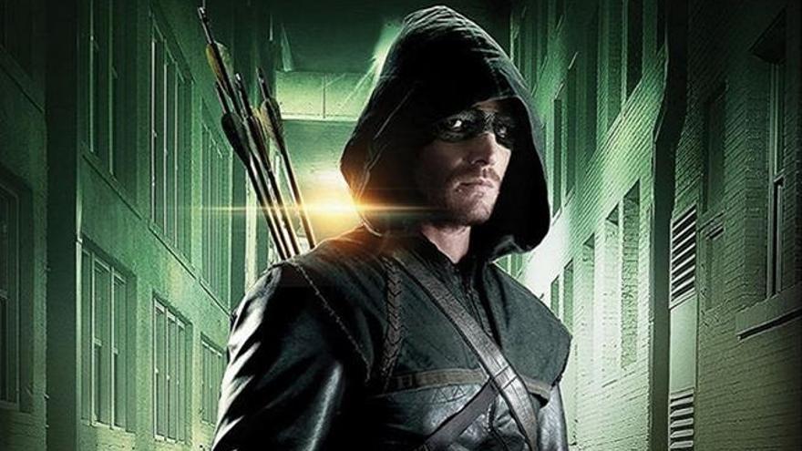 Stephen Amell vuelve a ponerse en la piel del héroe.