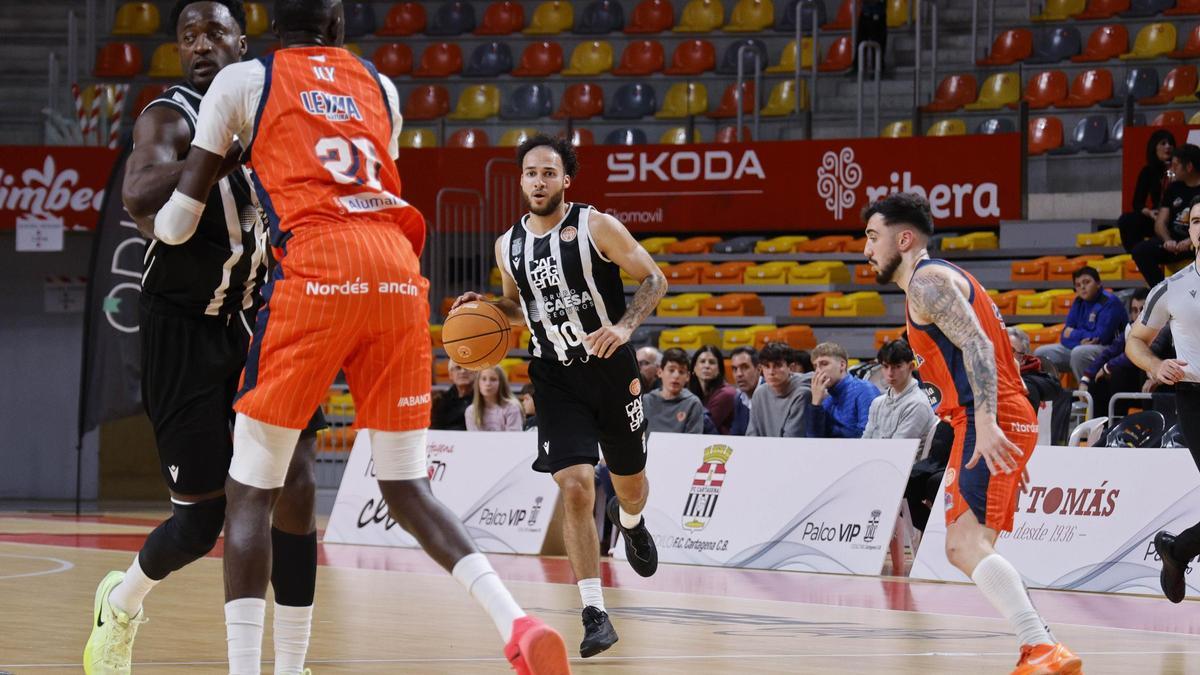 Un momento del partido entre el Caesa Cartagena y el Leyma Coruña.