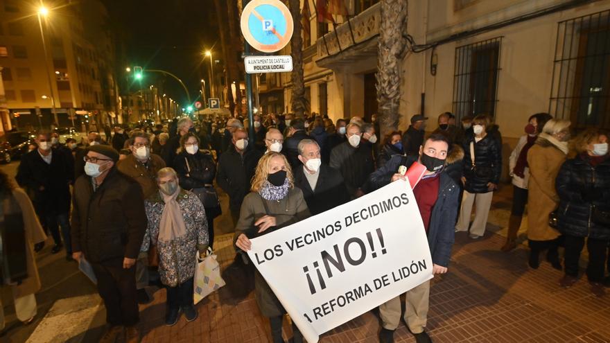 300 manifestantes dicen «no» a la reforma de la avenida de Lledó de Castelló