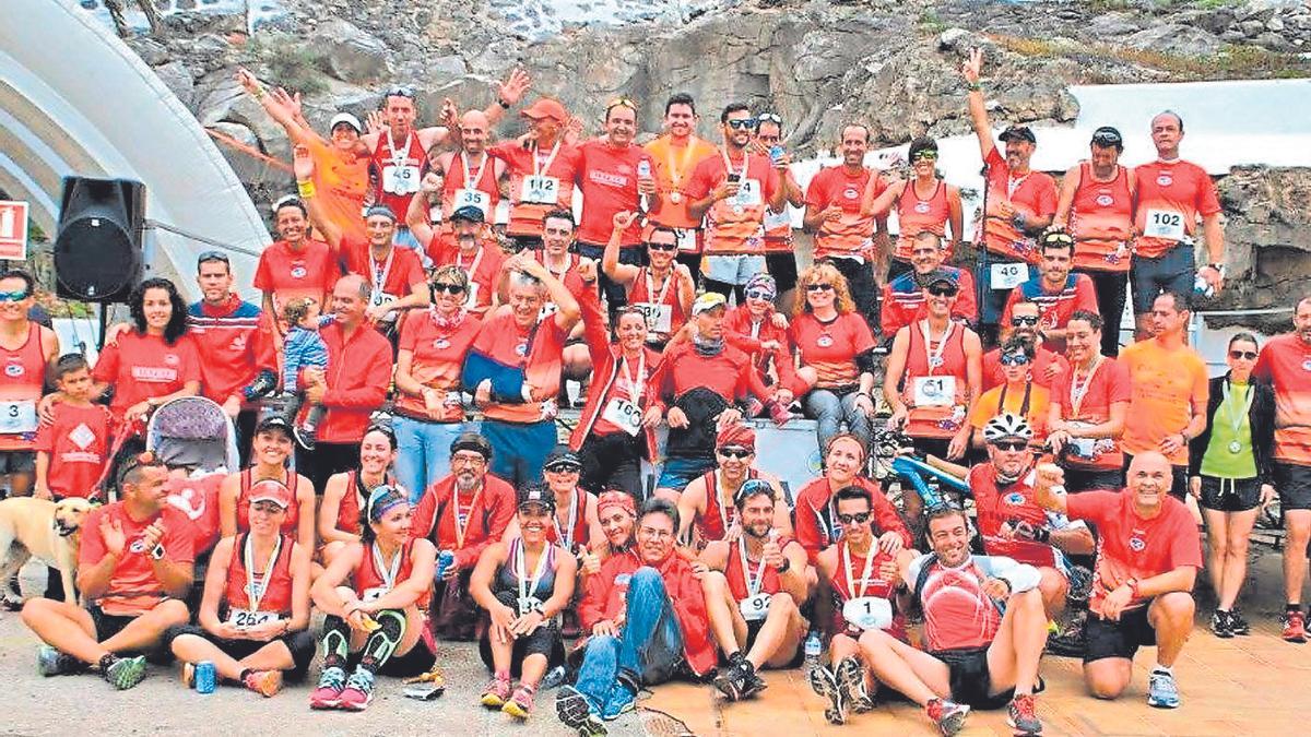 Foto de familia del Club majorero Trotadunas tras participar en una competición.
