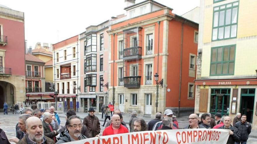 Protesta de despedidos de Naval Gijón en 2014.