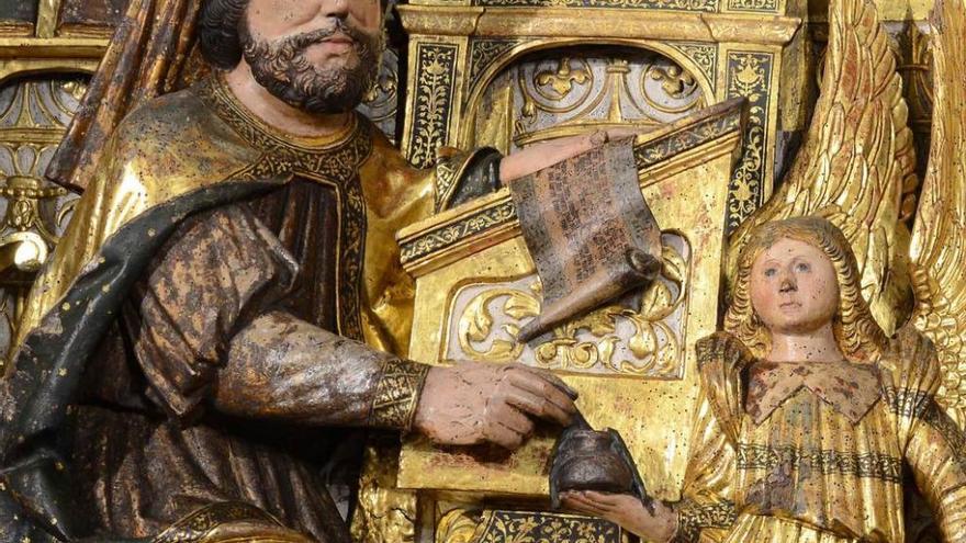 Un restaurador del Pórtico de la Gloria, asturiano, descubre la autoría del retablo de Llanes