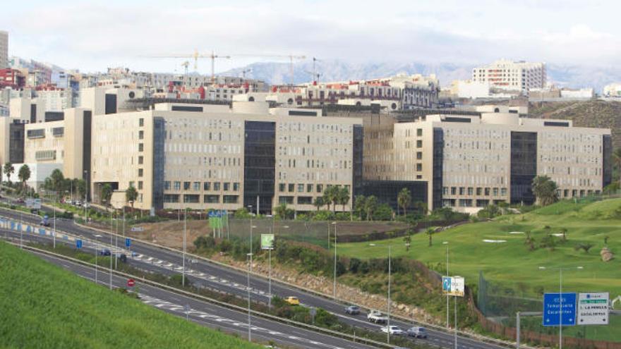 Vista del Hospital Dr. Negrín, en la capital grancanaria.