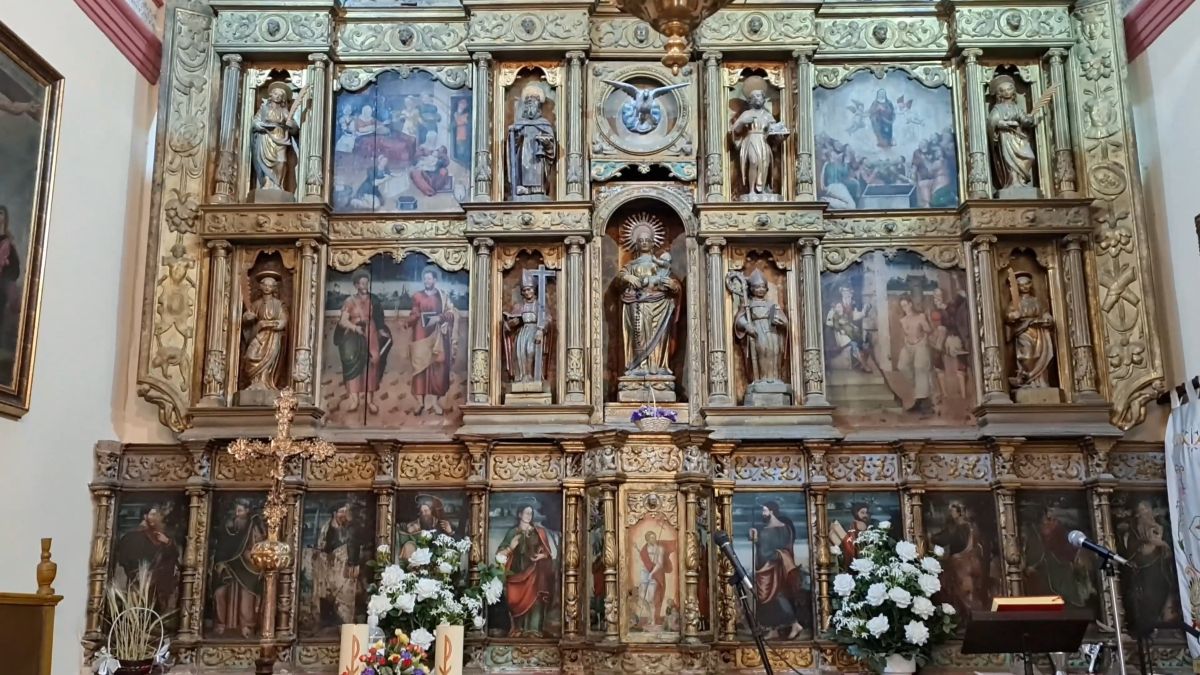 Altar mayor en la iglesia parroquial de la Virgen del Rosario, Balconchán.