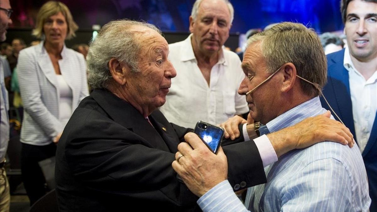 Núñez saluda a Clemente tras el acto de los 25 años de Wembley.