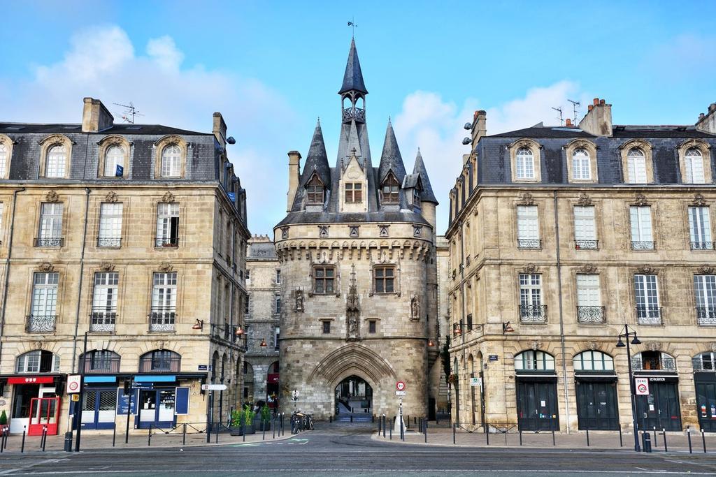 Puerta de Cailhau, Burdeos.