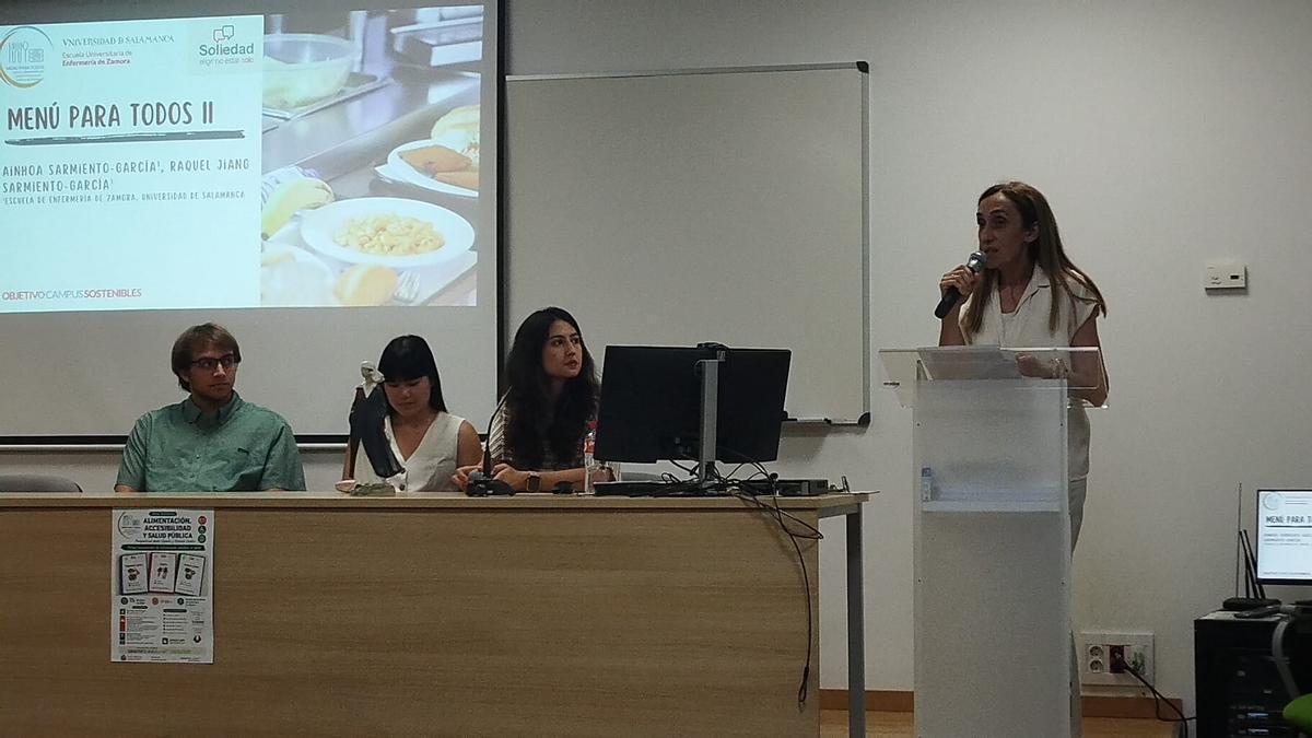Conferencia en la Escuela de Enfermería sobre el proyecto.