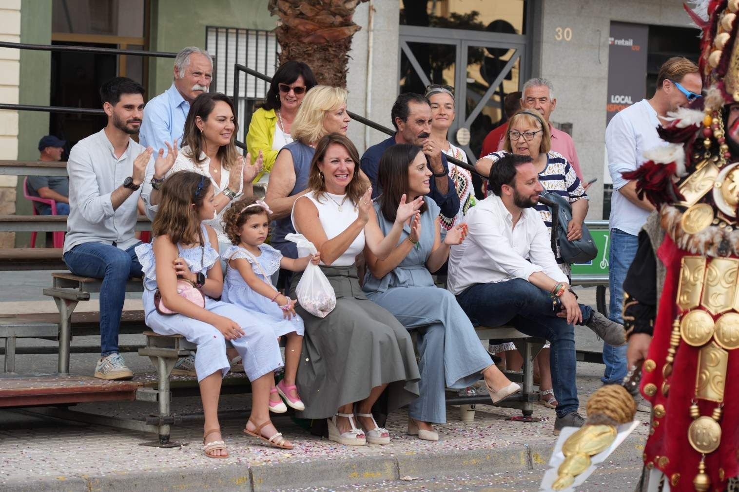 El Grau da inicio a las fiestas de Sant Pere con pólvora, bous y música