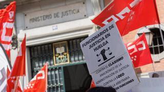 Los funcionarios de justicia deciden mantener la huelga indefinida pese al estancamiento de las negociaciones