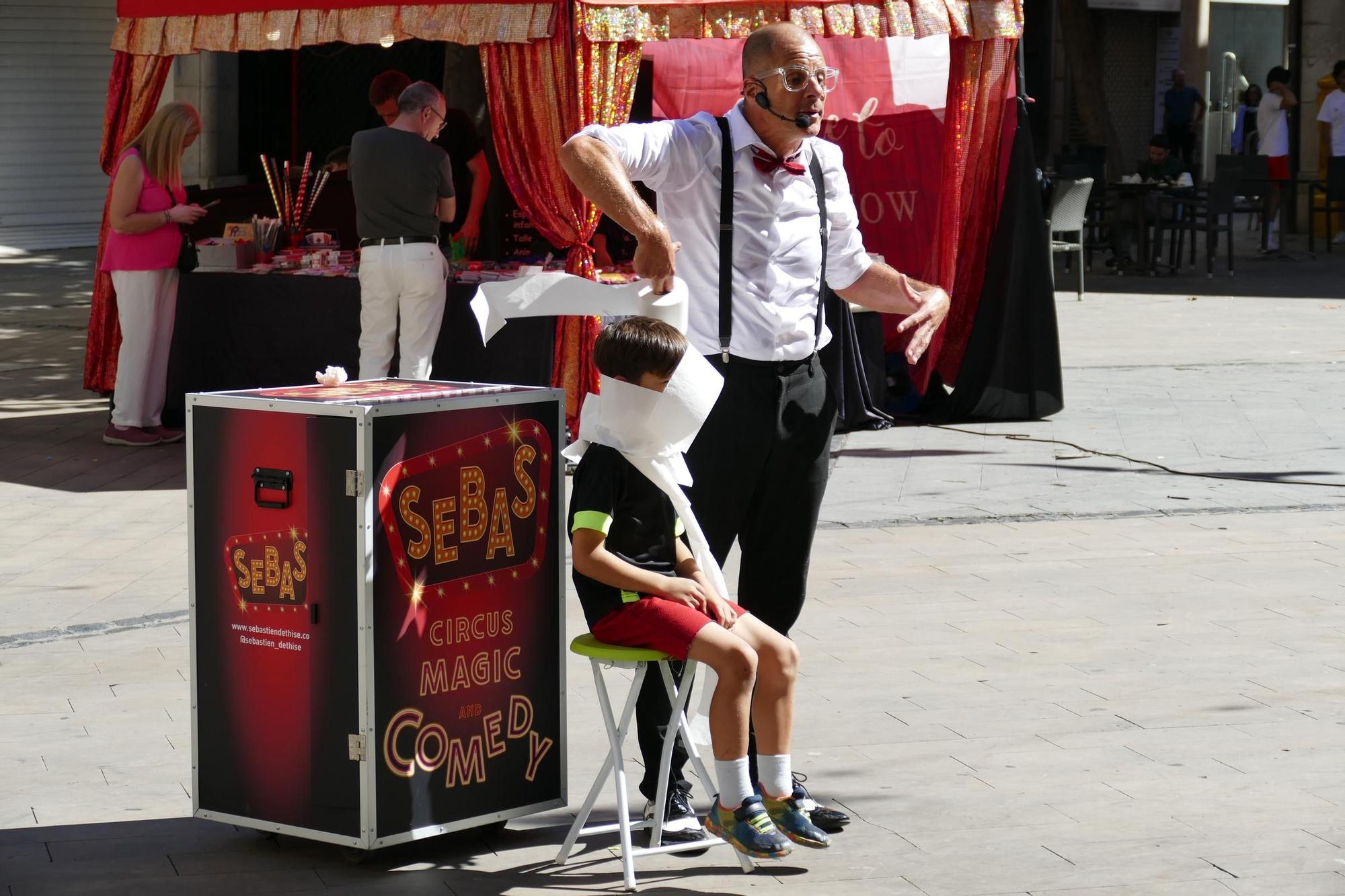 La màgia s'escampa pels carrers i les places de Figueres