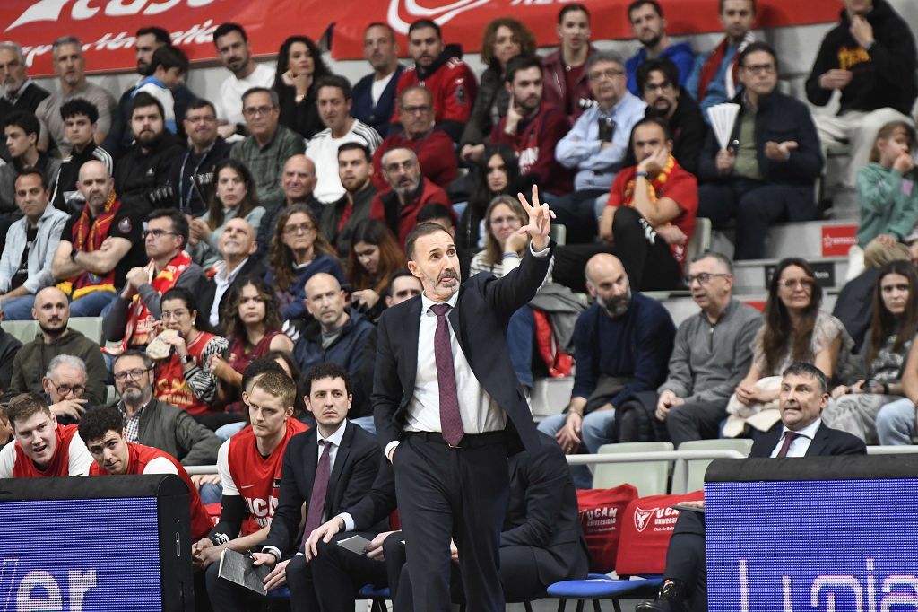 Todas las imágenes del partido del UCAM Murcia contra el Bàsquet Girona