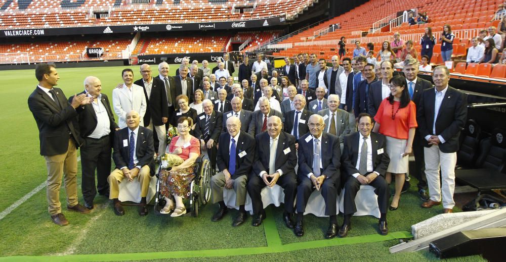 El Valencia rinde homenaje a sus socios más fieles